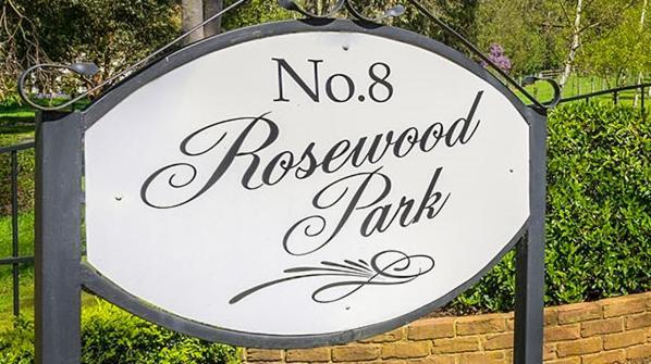 יאראגון Rosewood Park Guest Suite מראה חיצוני תמונה